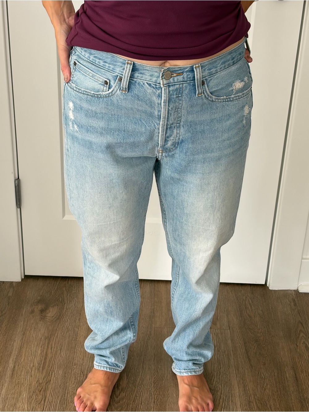 Denim Forum Jeans. Size 30. Relaxed Light Wash Blue Jeans